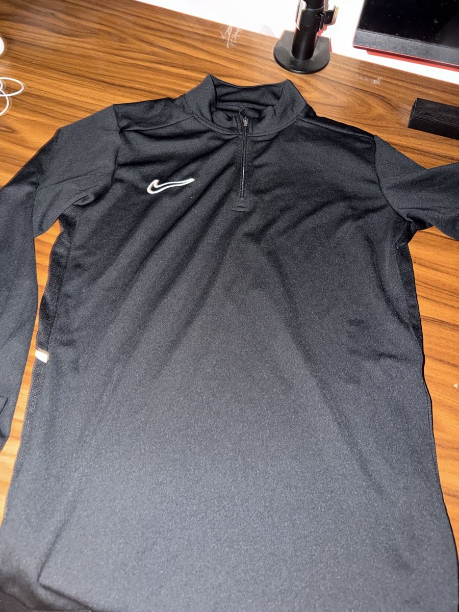 Nike Vestes: Nike jäckli/Thermo – Neuf (Voir description) à Langenthal par N4900 1