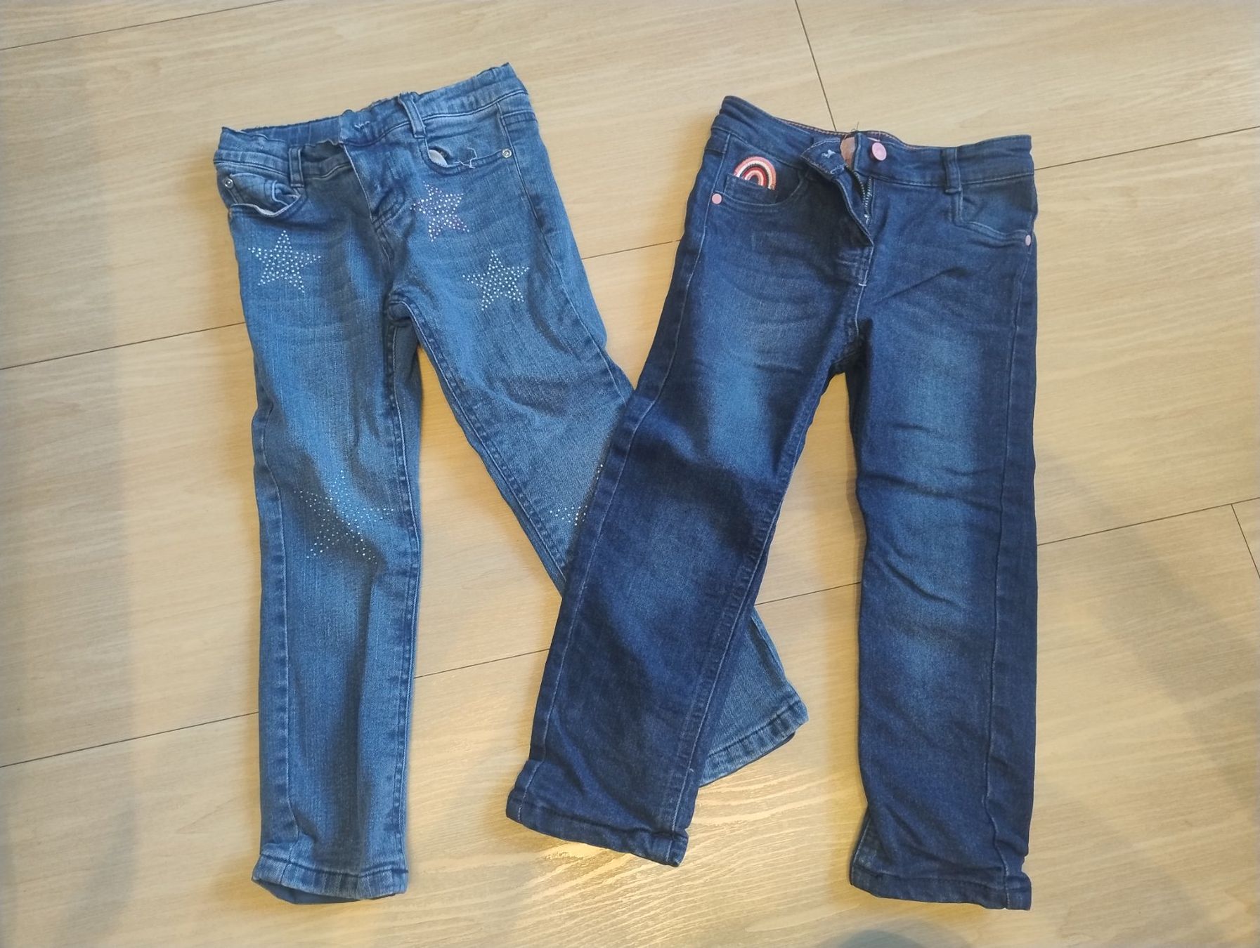 Ensembles coordonnés: Leicht gefütterte Jeans Gr. 104 – D'occasion à Bätterkinden par livingdreams