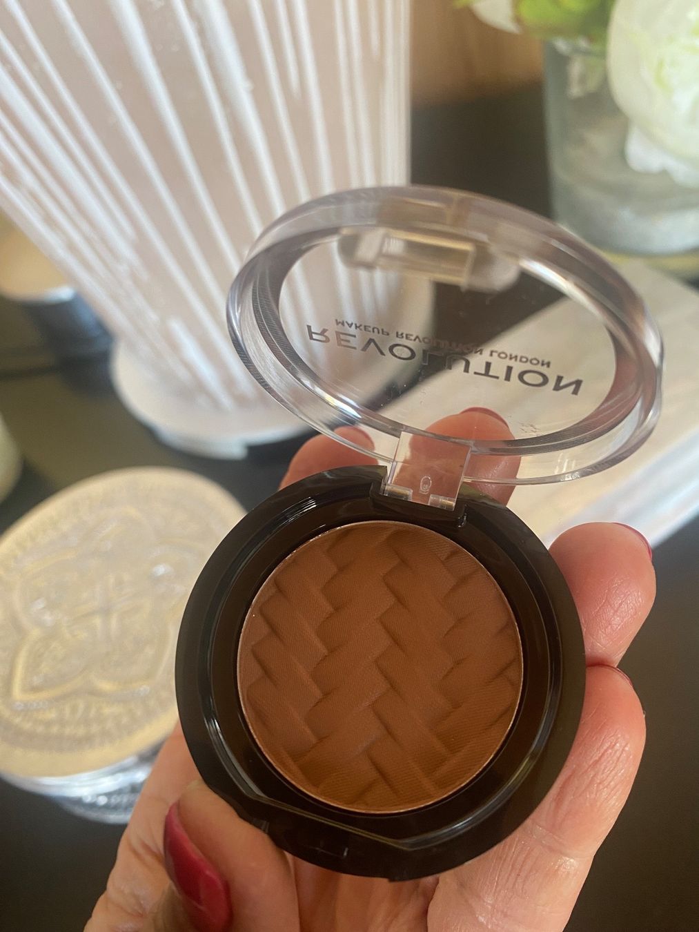 Make-up: Make up Revolution Contouring powder neuf – Nuovo (secondo la descrizione) da Belmont-sur-Lausanne venduto da chu_vxf5 2