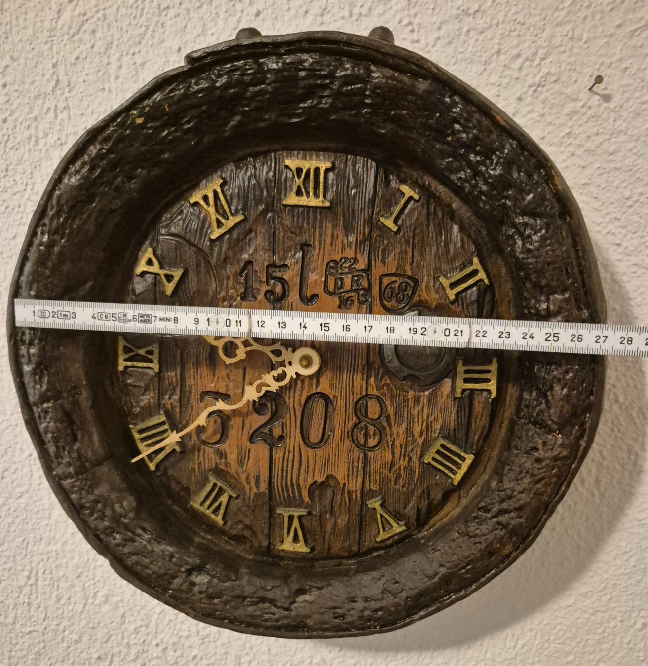 Orologi da terra & Orologi da parete: Alte, Rustikale Wanduhr im Holzdesign – Usato da Wiler b. Utzenstorf venduto da ryan81 5