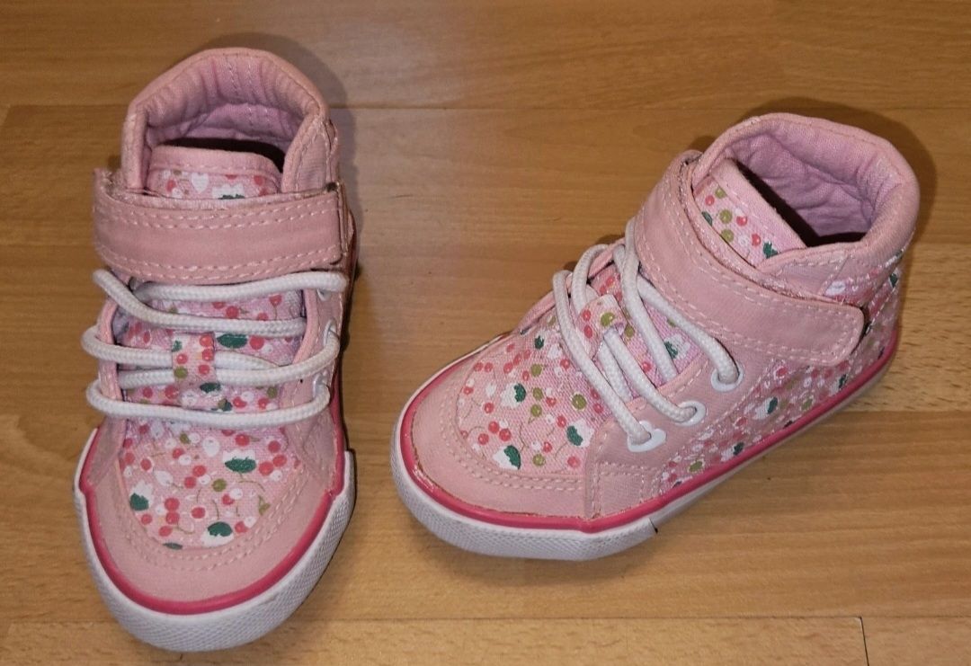 Scarpe per ragazze: Rosa Kinderschuhe mit Blumenmuster, Grösse 22 – Usato da Seuzach venduto da mar_8tfs 3