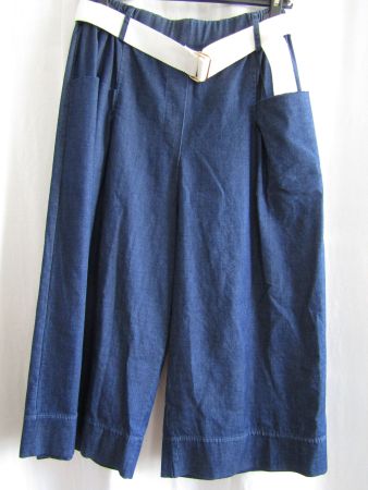 Gr. 46/56, Hosenrock in Dunkeljeans, Superschnitt mit Gürtel