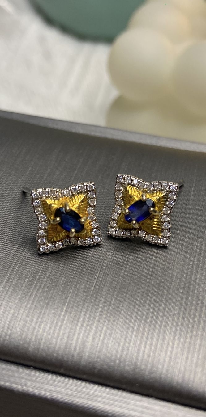 Orecchini pendenti & Orecchini a lobo: Echte Saphir Ohrstecker 925 Silber teils Vergoldet Bicolor  – Nuovo (secondo la descrizione) da St. Gallen venduto da GIULESGG 2