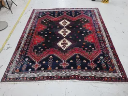 Teppich rot gemustert