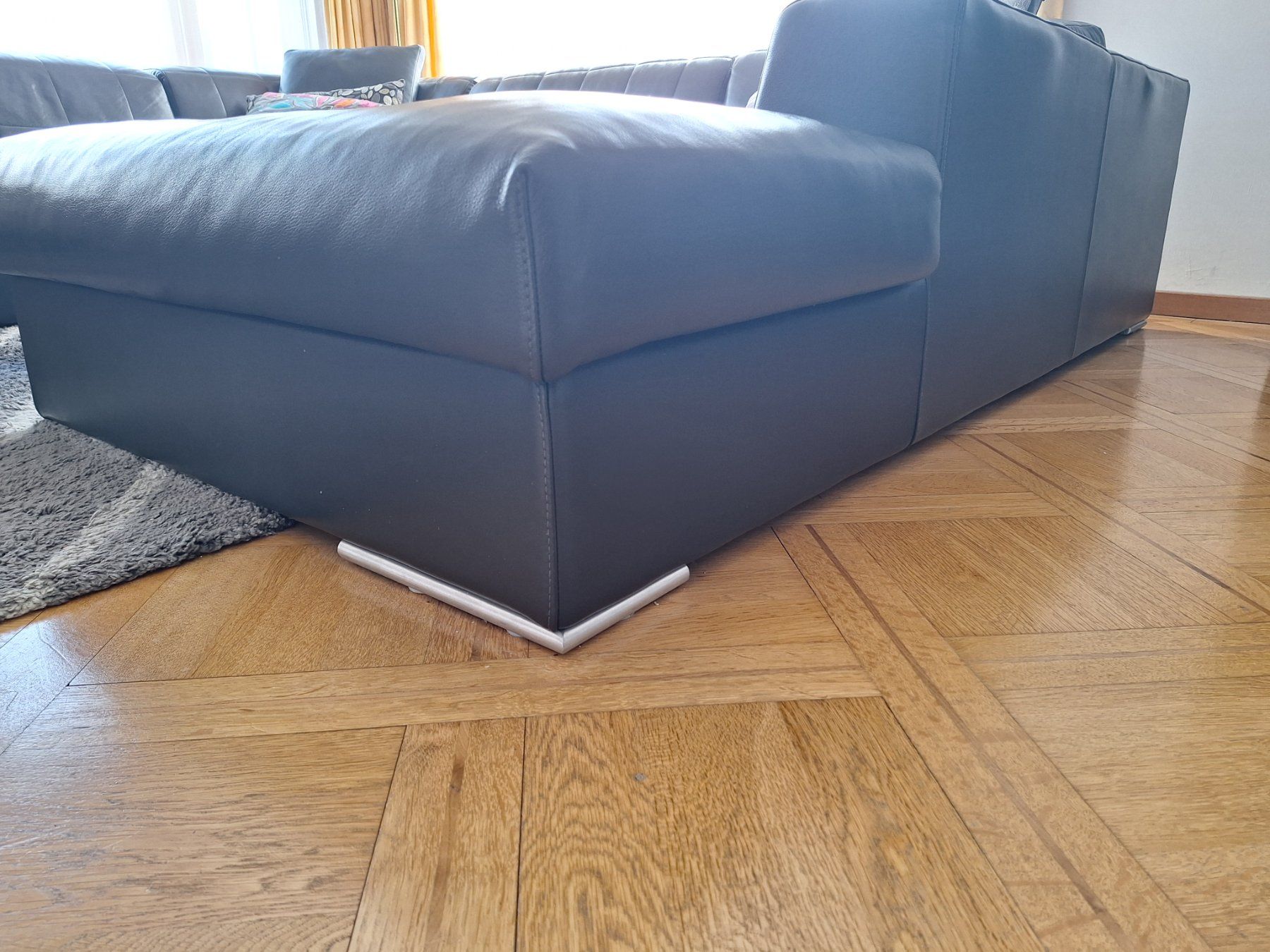 Divani: Schwarzes Ledersofa gebraucht – Usato da Chur venduto da Spacecat 4