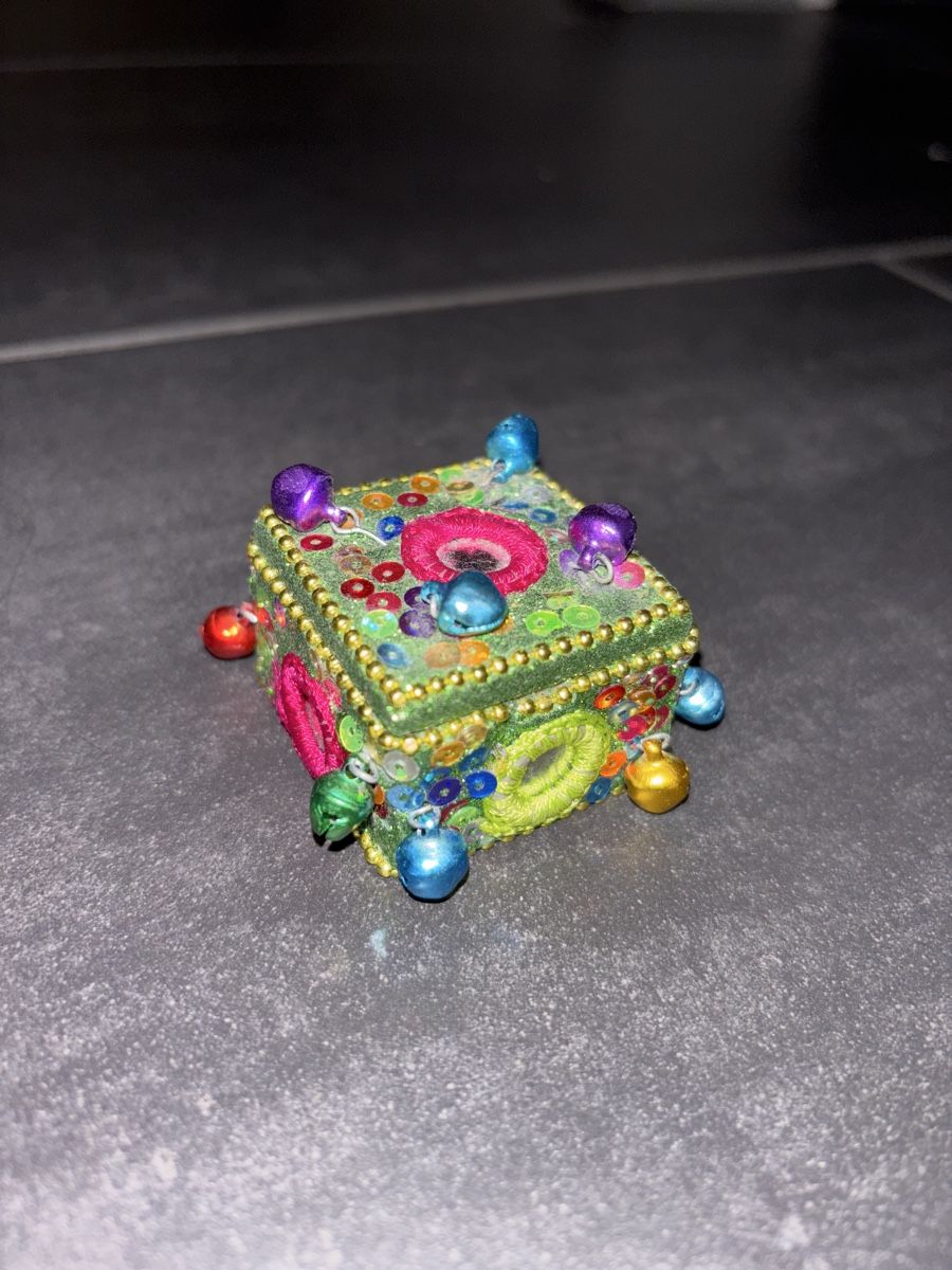 Tutte le decorazioni: Schmuckschatulle / Schmuckdose mit Glöckchen – Usato da Wabern venduto da est_jw6s