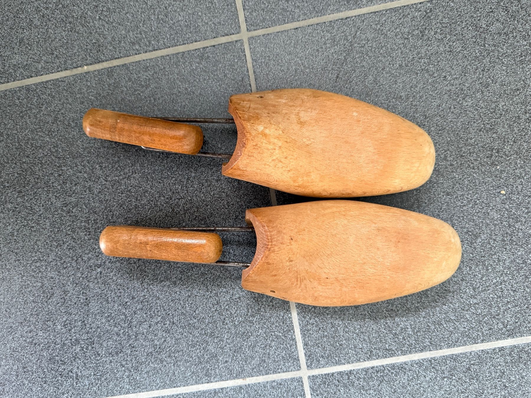 Scarpe da uomo: Schuhspanner antik Holz Handarbeit Gr 43 – Usato da Wittwil venduto da Schnaeppli64