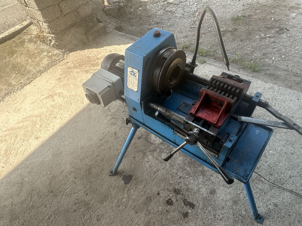 Tous les outils: Gewindeschneidmaschine  – D'occasion à Moleno 6524 par Jack1999