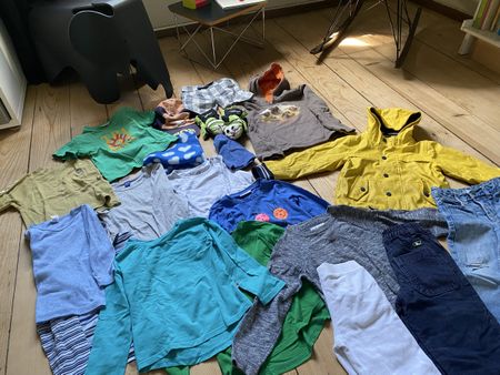 Grosses Kleiderpaket:Schuhe Gr. 26-28 und Kleider Gr. 86-92