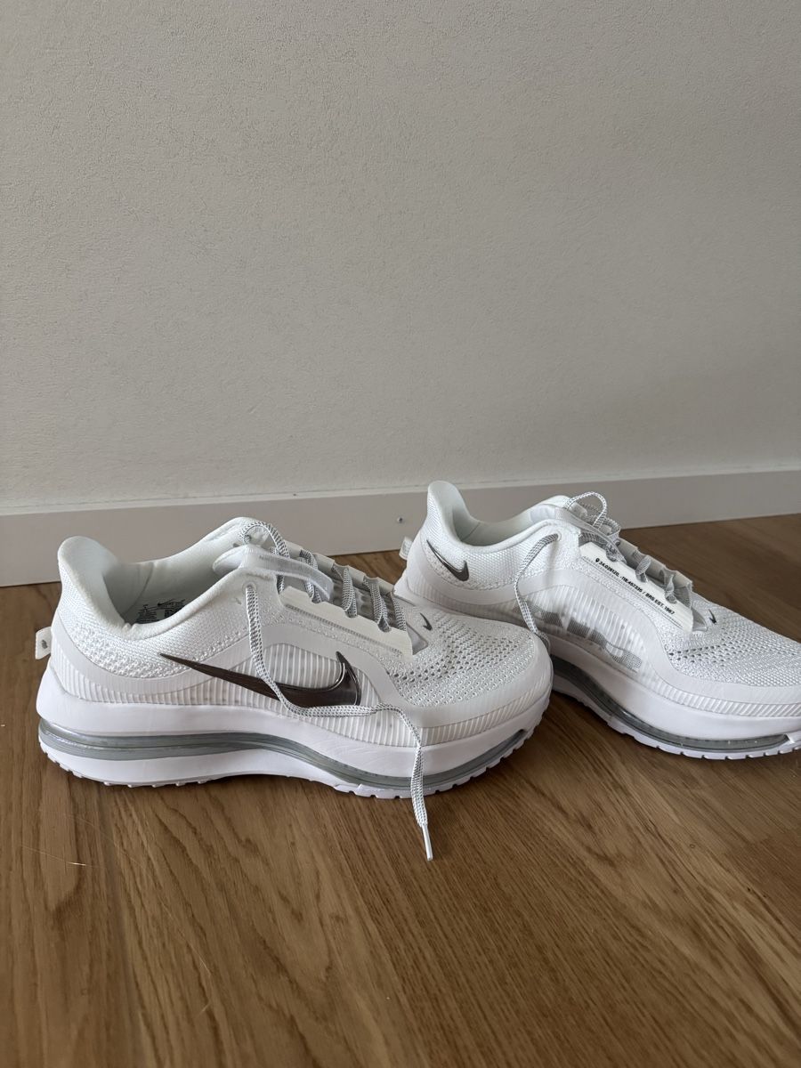Nike Scarpe da uomo: Nike Air Zoom Pegasus – Nuovo (secondo la descrizione) da Münchenbuchsee venduto da Db_j4db