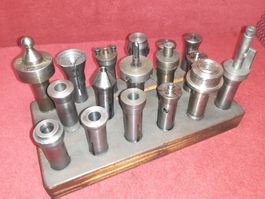 Ein Set verschiedene spezielle W20 Spannzangen mit Holzblock
