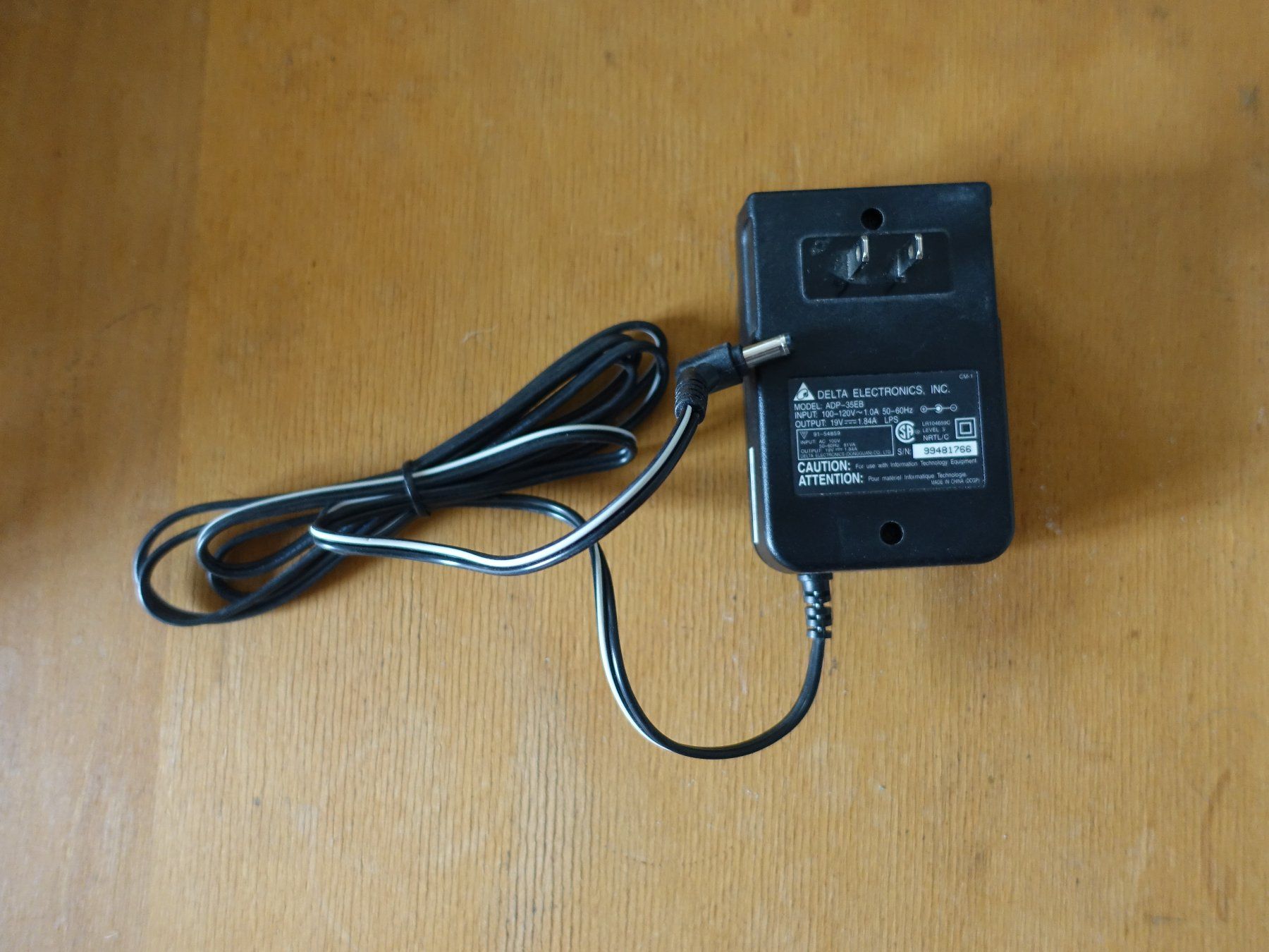 Ladegeräte: Ladegerät 100-120V (US Stecker!)  auf 19V – Gebraucht aus Gersau von jonen01