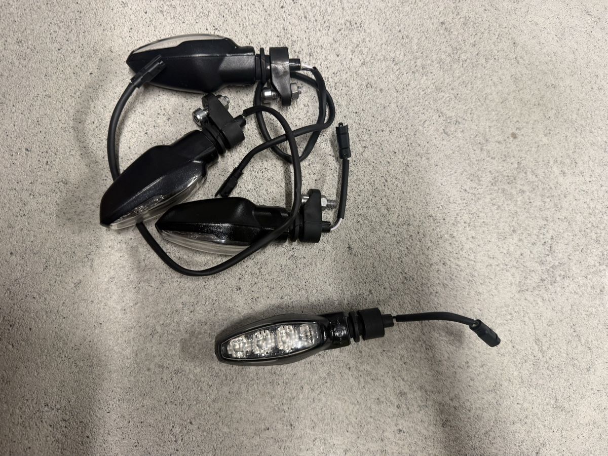 Triumph Toutes les pièces détachées moto: 4x neue Original Triumph LED-Blinker  – Neuf (Voir description) à Embrach par Trendy24 1