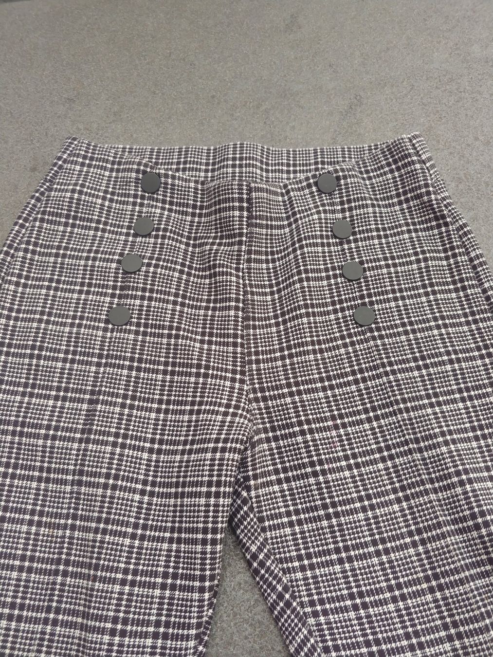 Pantaloni: Elegante Hosen mit Karomuster, Gr. 36 – Usato da Bäriswil BE venduto da Rezz