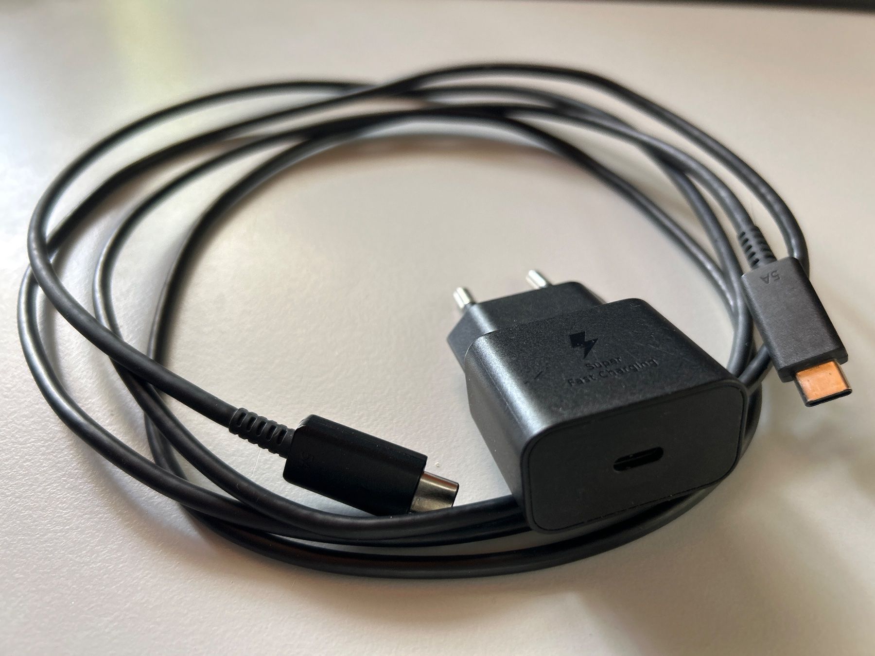 Samsung Unità & Adattatore: Samsung Super Fast Charging Netzteil mit USB Kabel – Usato da Villnachern venduto da RicardoMary 2