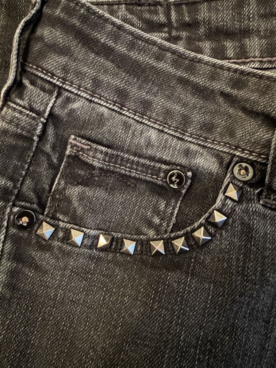 H&M Jeans: Jeans mit Details – Usato da Eschenbach LU venduto da Tatzi1 5