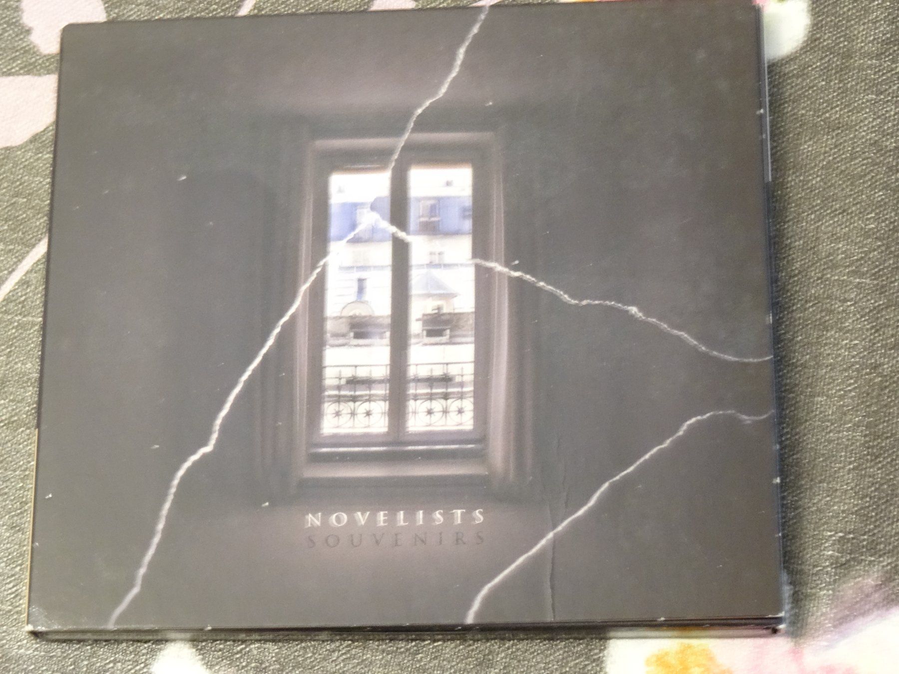 CD: Novelists - Souvenirs CD – Usato da Olten venduto da Disc-Ausverkauf
