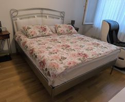 Hochwertiges Metall-Bettgestell inkl. Lattenrost, Matratze..
