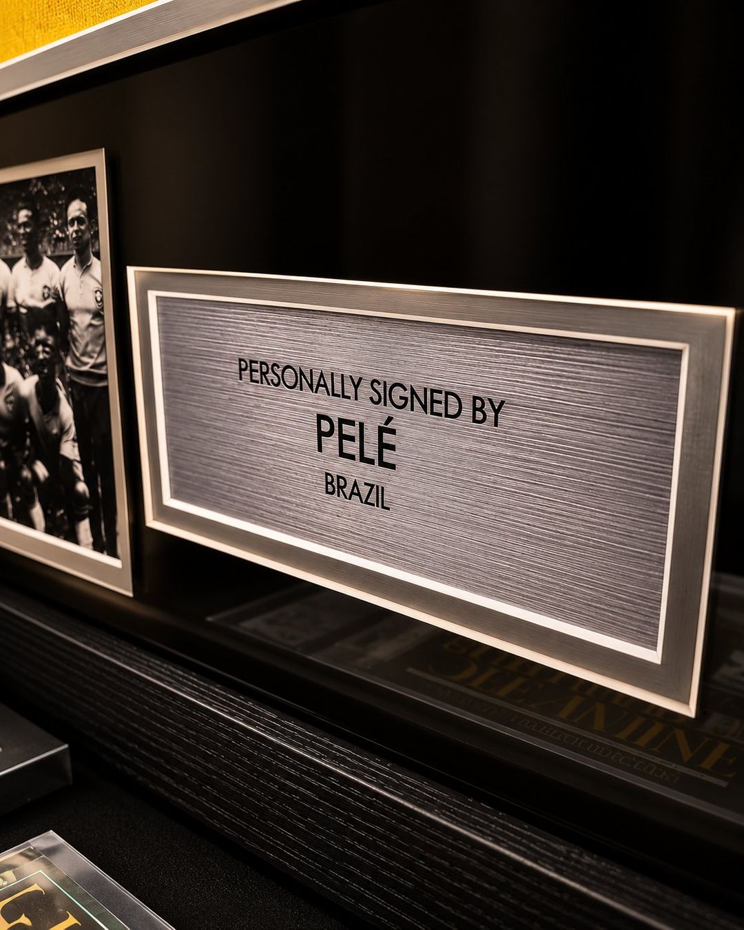 Autographes: The Legend Corner - Pelé Jersey – Neuf avec emballage d'origine à Luzern par ter_w2cz 1