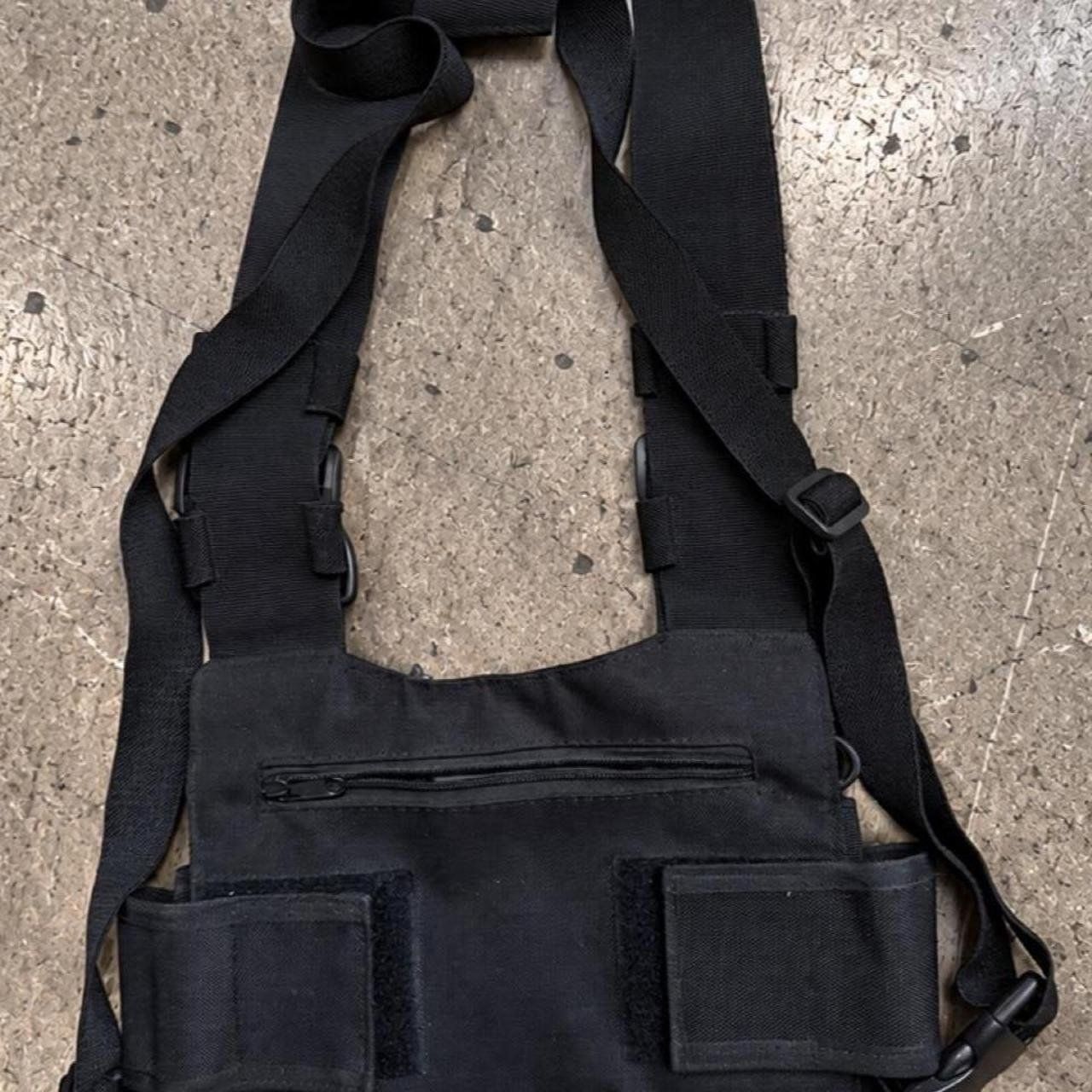 Gilets & Westen: Black tactical vest – Gebraucht aus Erlach von VerkaufX 1