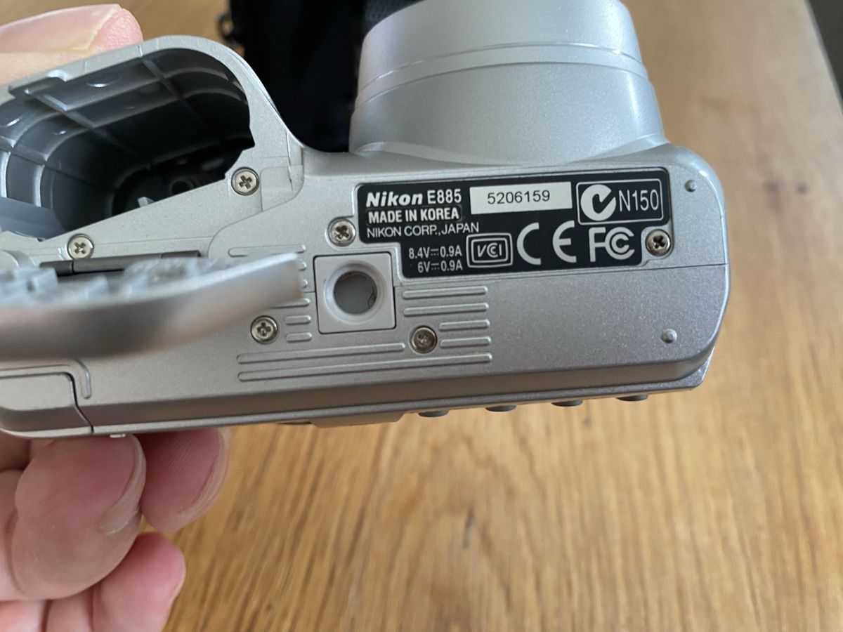 Nikon Fotocamera: Nikon Coolpix 885 – Usato da Fällanden venduto da Spany 5