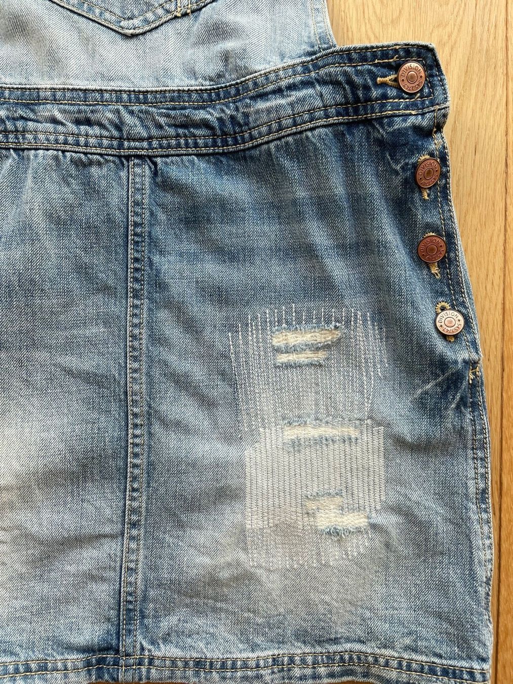 Vestiti: H&M Denim Latzrock (36) – Usato da Triesen venduto da antonellaaa_ 2
