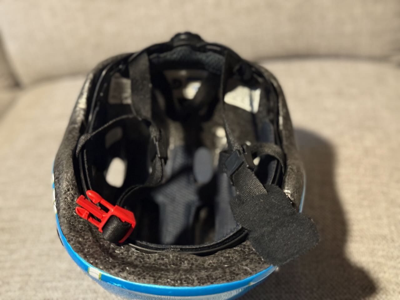 Abus Caschi: ABUS Kinderhelm, Grösse 45-50, Krokodil Design – Usato da Sissach venduto da hucom 2