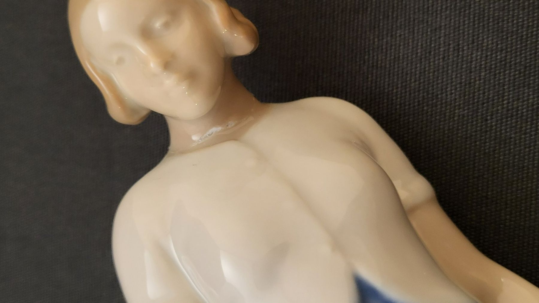 Royal Copenhagen Statuette: Figur COPENHAGEN geleimt – Difettoso da Basel venduto da spinne02 7