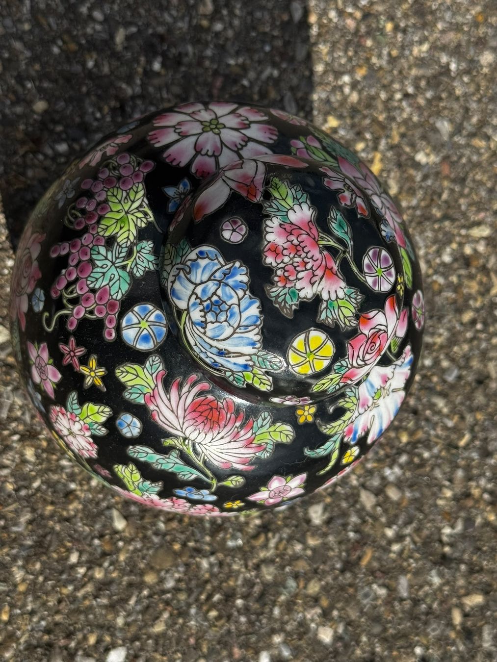 Vasi & Recipienti: Deckelvase schwarz mit Blumen  – Usato da Egg b. Zürich venduto da Brocki_Insel_Egg 1