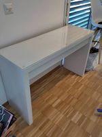 Coiffeuse IKEA MALM blanche avec plateau en verre 120x41 cm