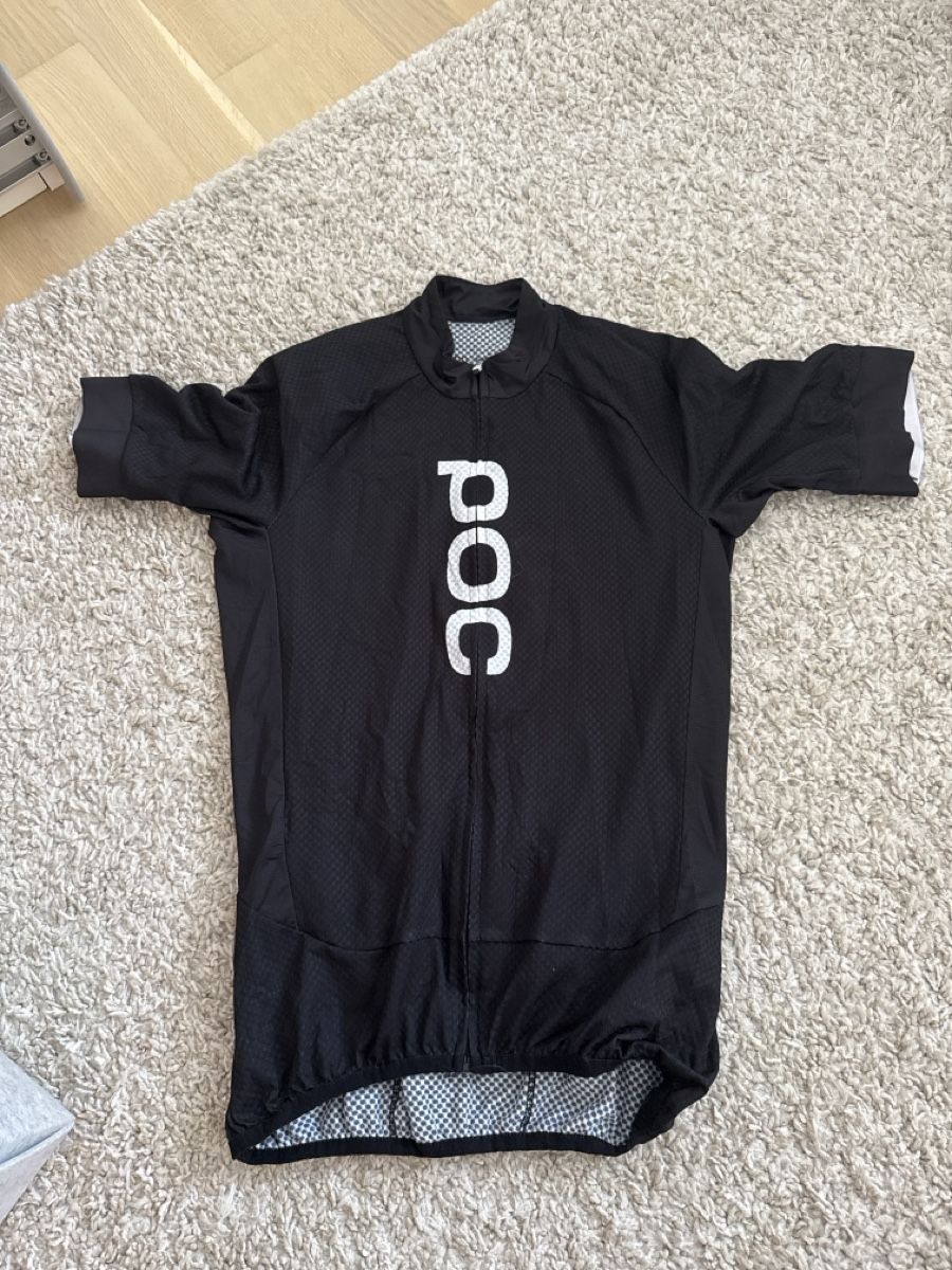 Poc Maillots de corps & Pantalons: POC Radtrikot kurzarm schwarz – D'occasion à Ibach par jzueger