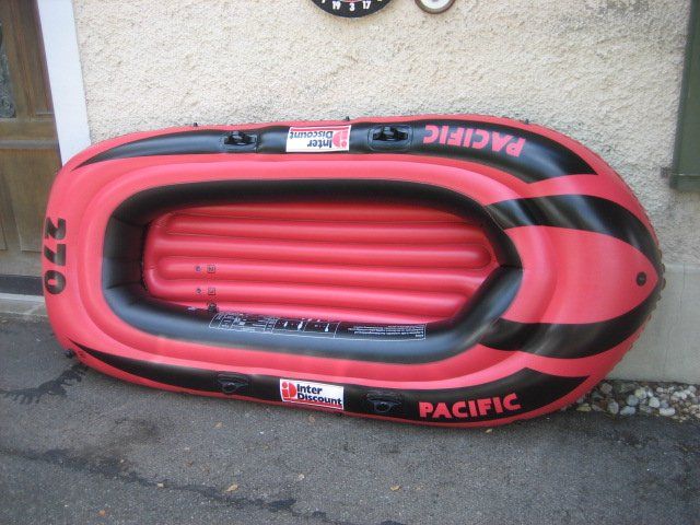 Boote: Schlauchboot Interdiscount rot/schwarz – Gebraucht aus Winterthur von pf02