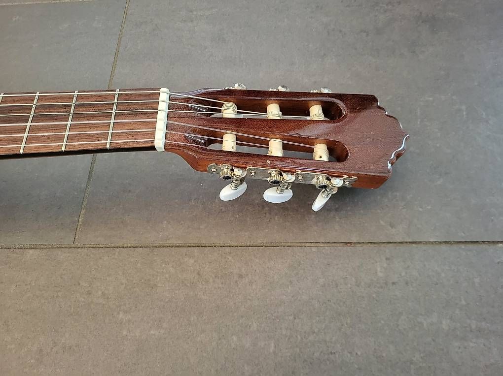 Strumenti musicali: A vendre guitare classique Almansa – Usato da Saillon venduto da sva_php7 1