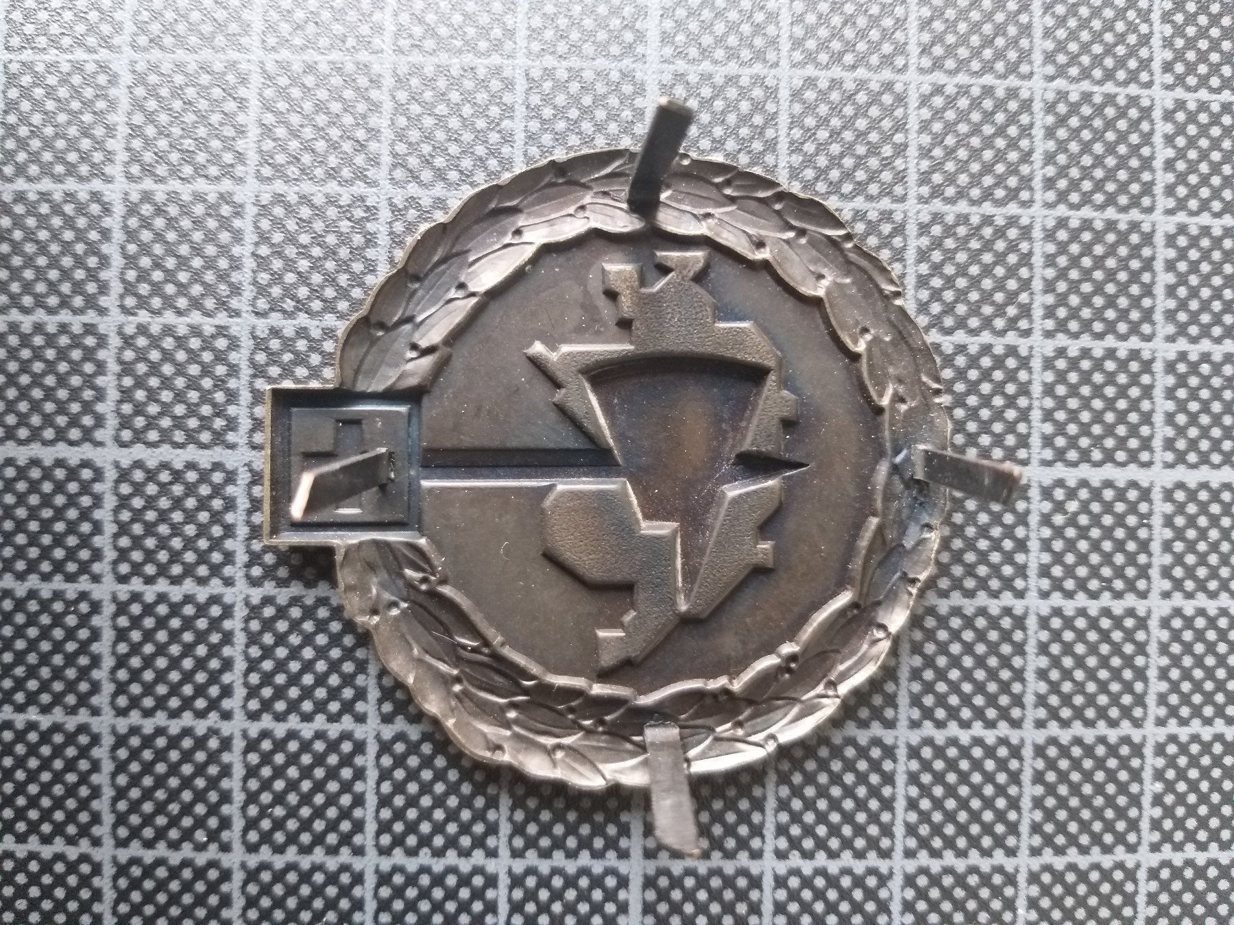 Placchette & Badge: Béretemblem Armeetruppen Variante 1 – Nuovo (secondo la descrizione) da Bauma venduto da SwissMilitaria 1