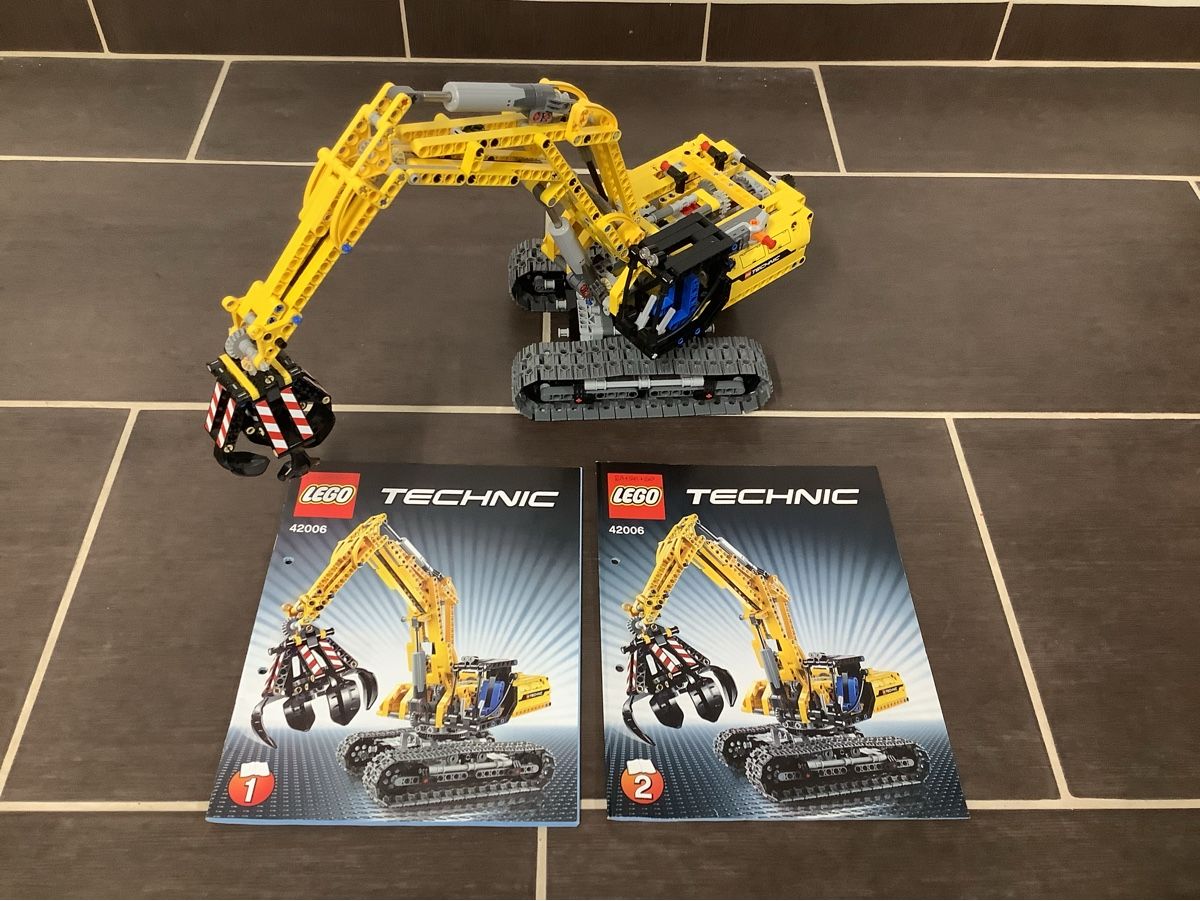 Lego Kit di costruzioni: Lego Technic 42006 Raupenbagger – Usato da Brugg AG venduto da Sweety_pie 3