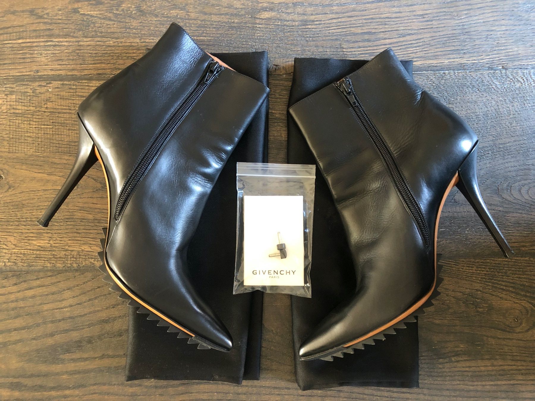 Givenchy Scarpe da donna: Givenchy Stiefeletten, Gr. 40 – Usato da Erlenbach ZH venduto da verbena_mint 1