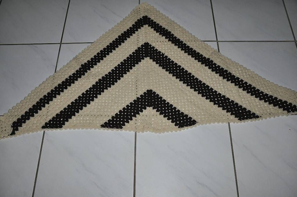 Foulard & Sciarpe: Schultertuch gehäckelt Handarbeit – Nuovo (secondo la descrizione) da Oberrüti venduto da ELALL