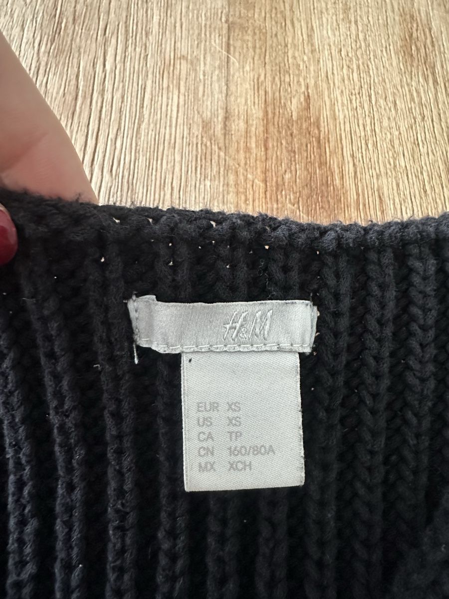 H&M Pulls & Sweat-shirts: H&M schwarzer Strickpullover XS – D'occasion à Dänikon ZH par Annikaberg 1