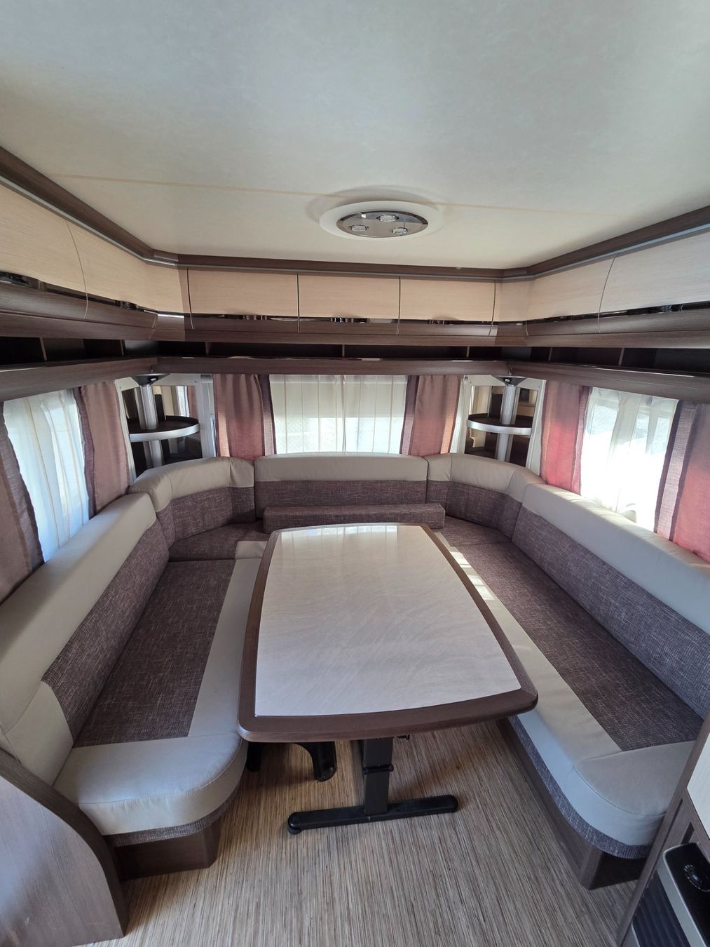 Hobby Camping Fahrzeuge: Hobby 610 UL Prestige – Gebraucht aus Leuk-Stadt von leni629 1