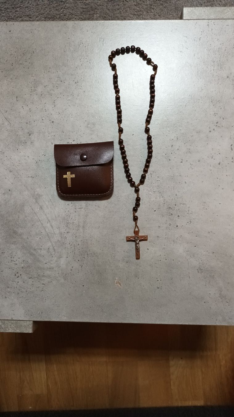 Altri gioielli: Schöner Rosenkranz mit Etui – Usato da chur venduto da erika025