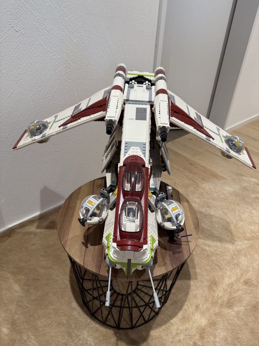 Lego Kit di costruzioni: Lego 75309 Republic Gunship – Usato da Huttwil venduto da flo_fg8h 1