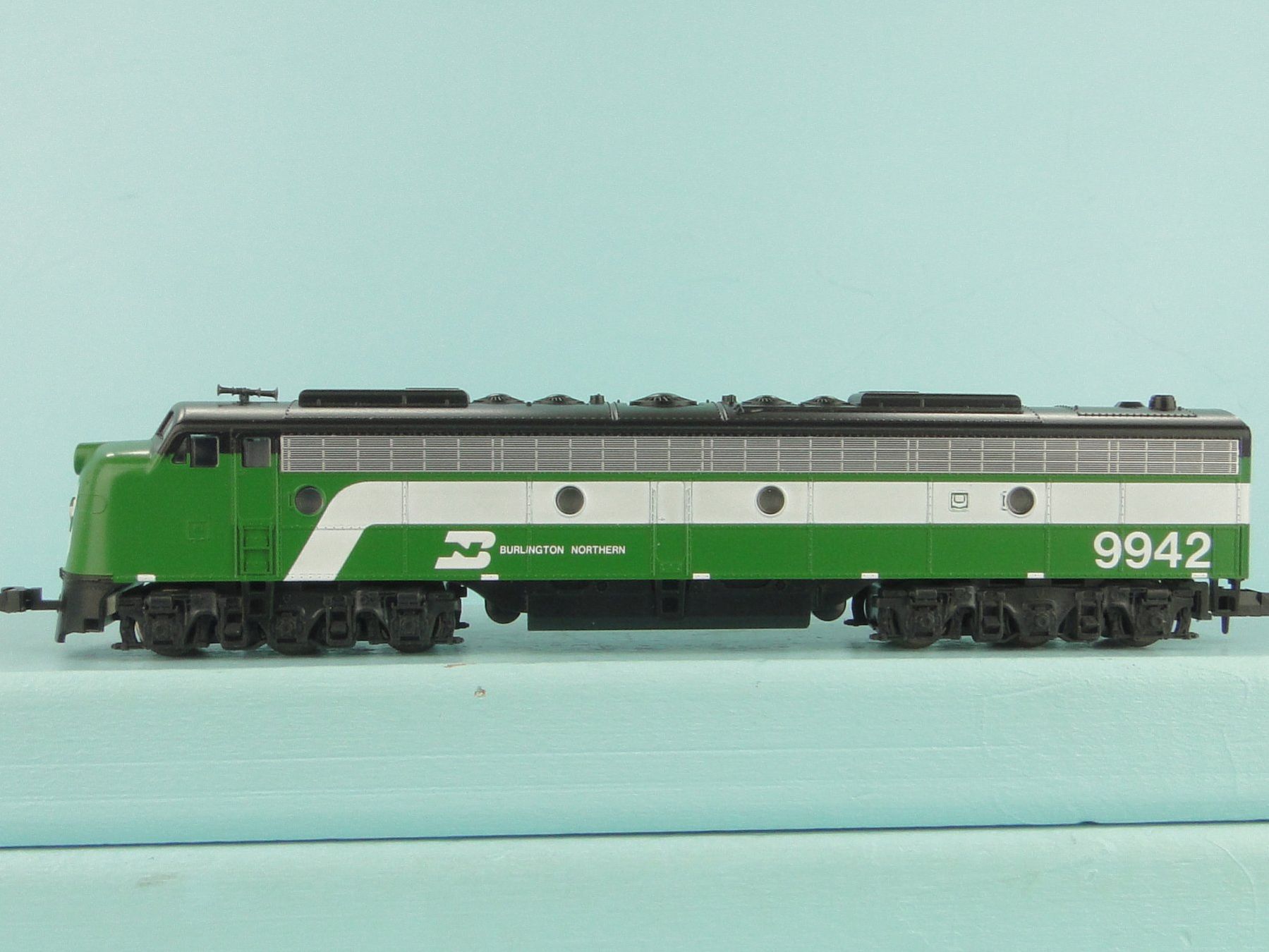 Kato Modelleisenbahnen: Kato Spur N 176-267 E 8/9 A Burlington – Gebraucht aus Bülach von cann11 5