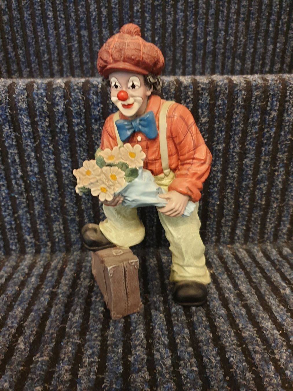 Statuette: Gilde Clown mit Koffer und Blumenstrauss – Usato da Birmenstorf AG venduto da 541300