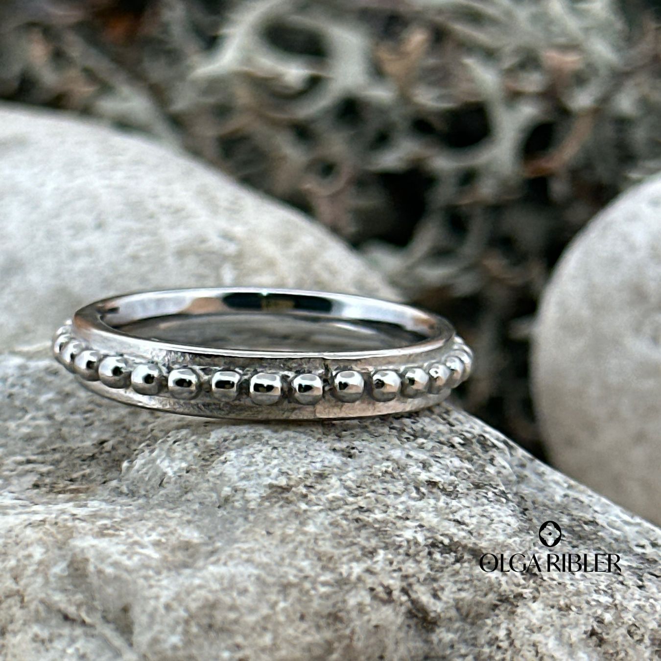 Olga Ribler Anelli: Edelstahl 4 mm  Ring genoppt,  Ringgrösse 56 – Nuovo (secondo la descrizione) da Luzern venduto da Schmuckoutlet 1