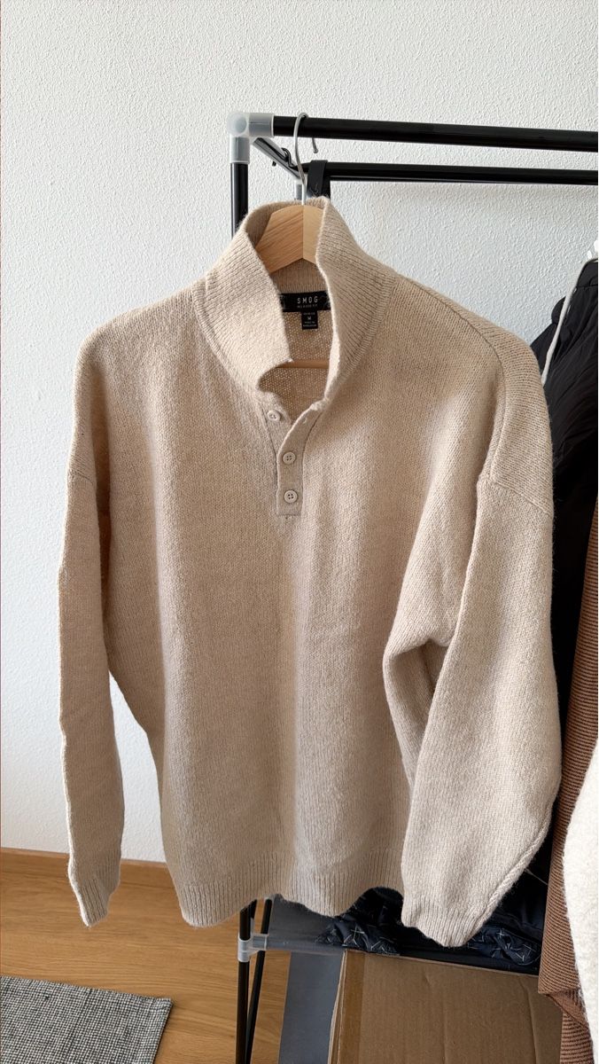 Pullover & Sweatshirts: Strickpullover beige mit Knopfleiste neuwertiger Zustand – Gebraucht aus Widnau von ale_c8w6