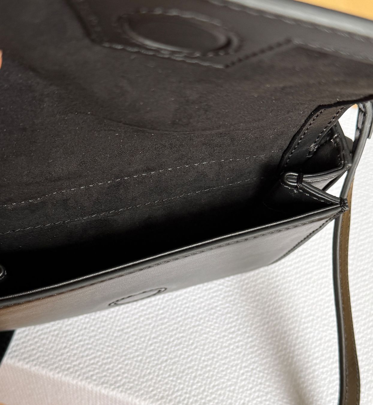 Borse da donna: Micro Umhängetasche Leder Schwarz, Crossbody Baxter – Usato da Winterthur venduto da ksu_md2k 5