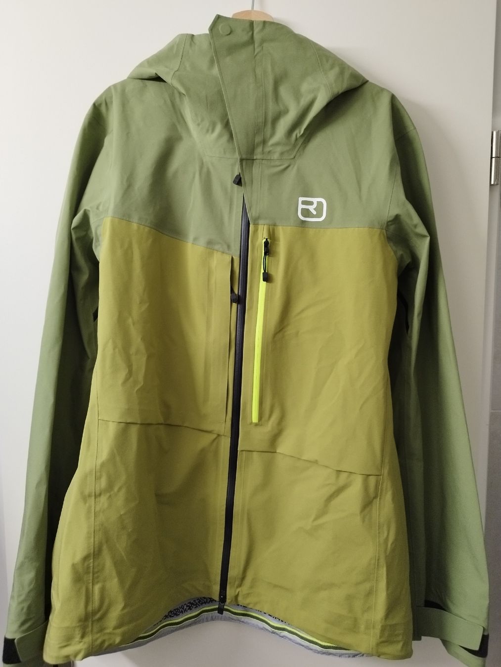 Ortovox Giacche: Otrovox 3L Ravine Shell Jacket – Nuovo e nell'imballaggio originale da Thal venduto da Jeremy90