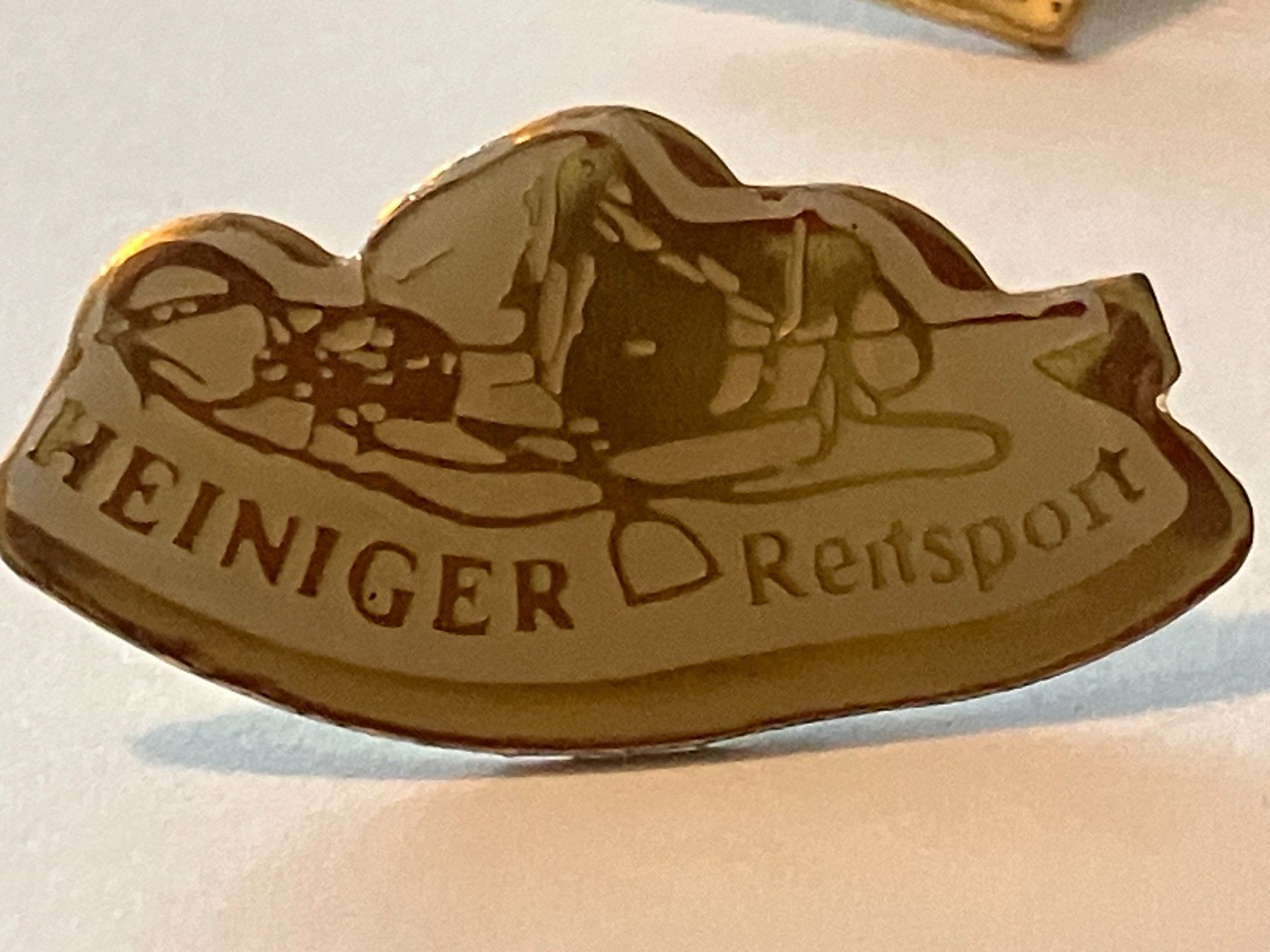 Placchette & Badge: 1 Pin Heiniger Reitsport – Usato da Basel venduto da djwwpp