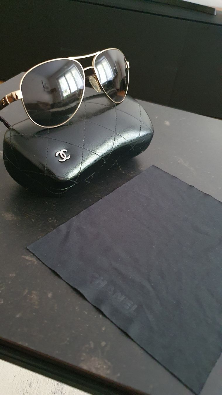 Chanel Brillen & Gläser: Chanel Sonnenbrille, original – Gebraucht aus Basel von and_xs78 2