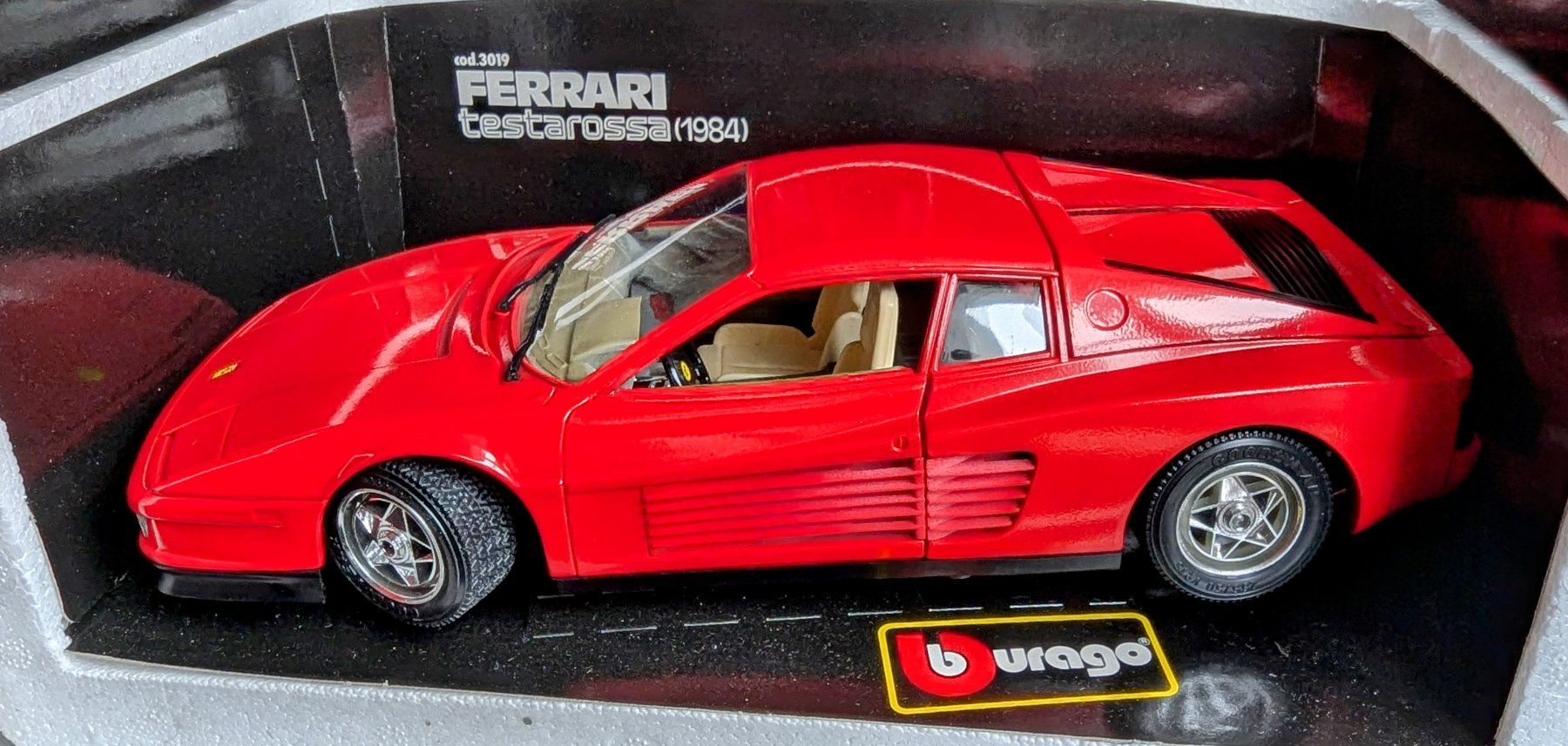 Bburago Modellini d'auto: Burago Ferrari Testarossa, Modellauto, 1/18 – Nuovo e nell'imballaggio originale da Olten venduto da VanishingPoint.71 4